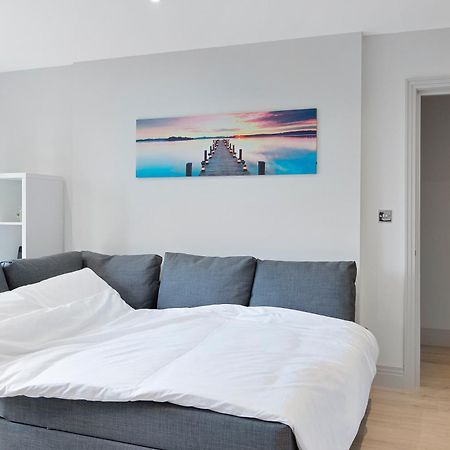 Spacious, 3 Bedroom, 2 Bathroom, Surbiton Esterno foto