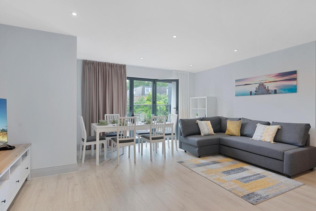 Spacious, 3 Bedroom, 2 Bathroom, Surbiton Esterno foto
