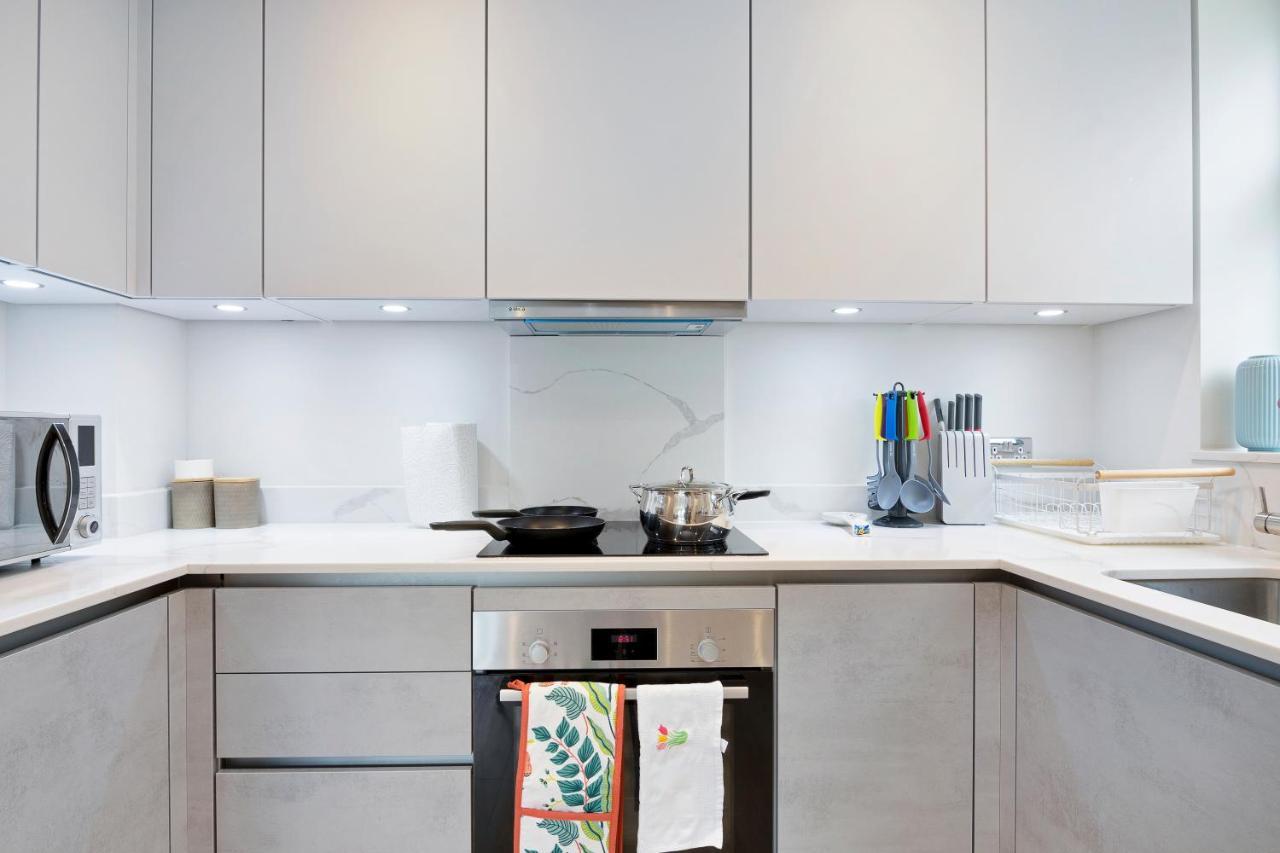 Spacious, 3 Bedroom, 2 Bathroom, Surbiton Esterno foto