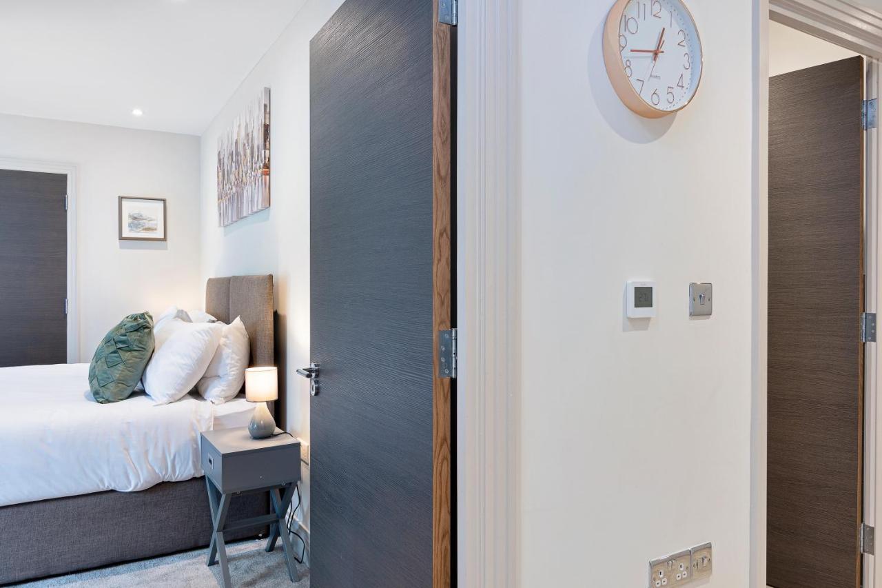 Spacious, 3 Bedroom, 2 Bathroom, Surbiton Esterno foto