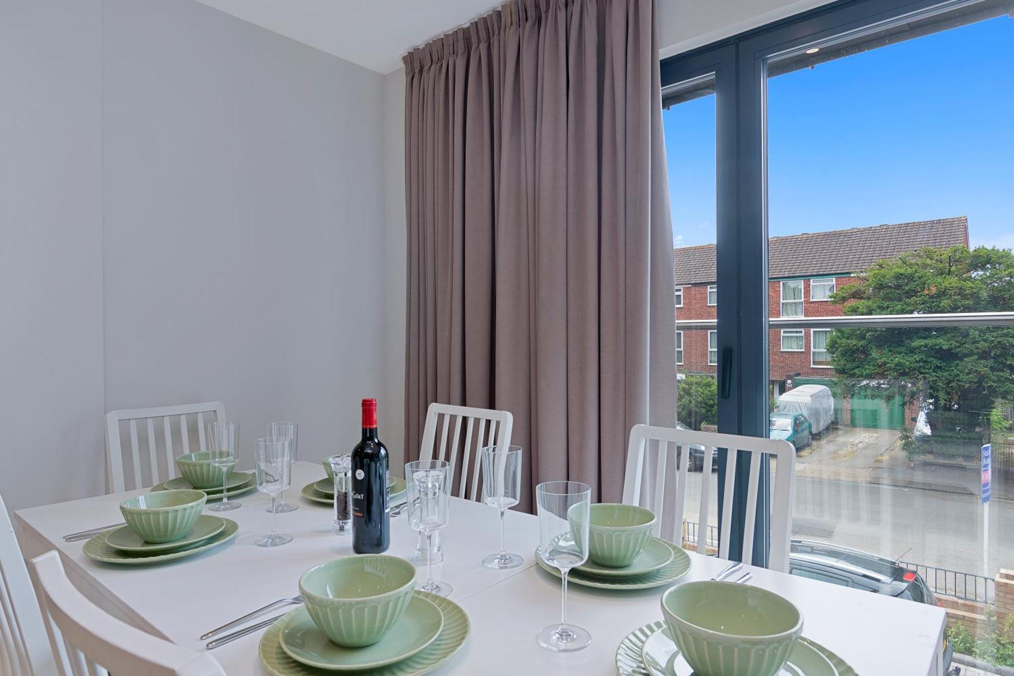 Spacious, 3 Bedroom, 2 Bathroom, Surbiton Esterno foto
